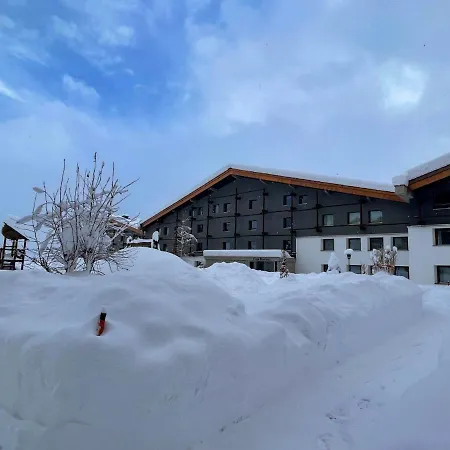 B 033 By Interhome *